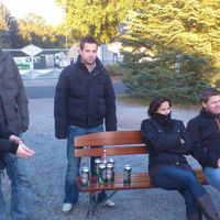 Wartebier auf der Sonnenbank